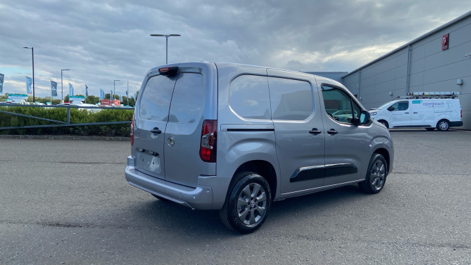 Vauxhall Combo Cargo Combo Diesel 1.5 Turbo D 100ps Pro H1 Van - Image 12
